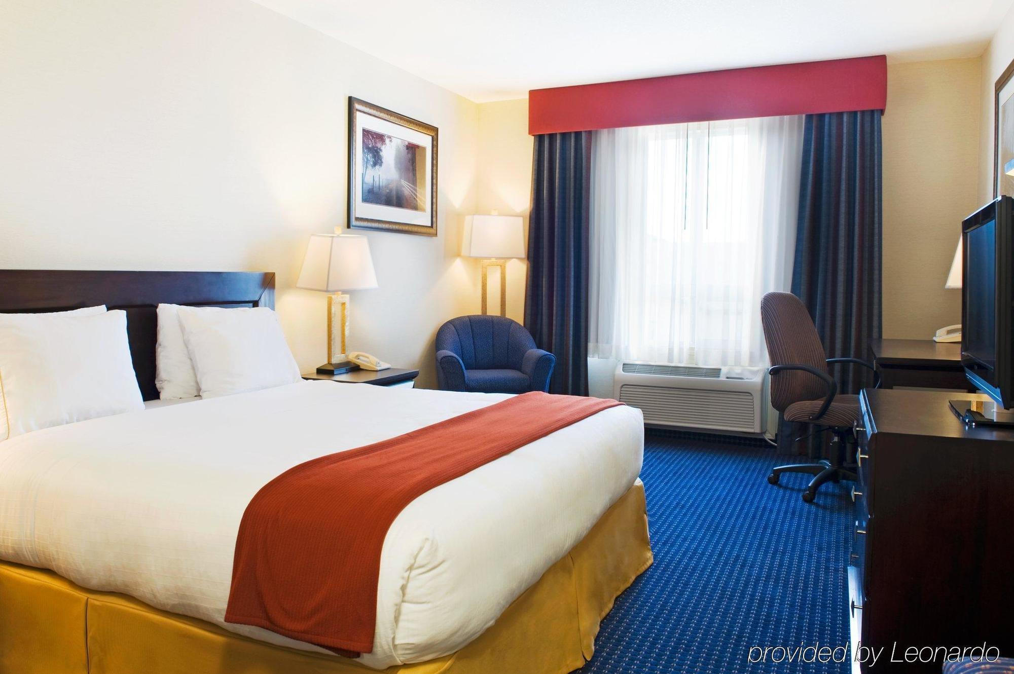Holiday Inn Express Hotel & Suites Edson, An Ihg Hotel Extérieur photo